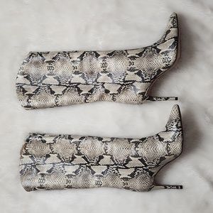 Schutz maryana snakeskin boots stiletto pointy toe